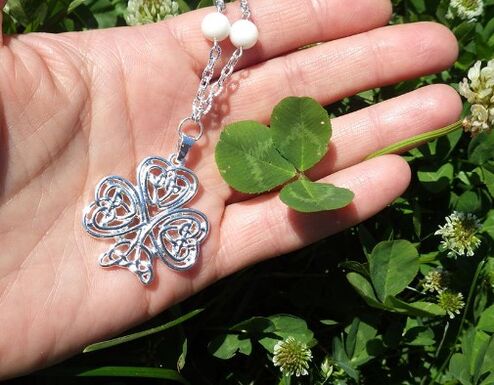 Prívesok amulet ďateliny